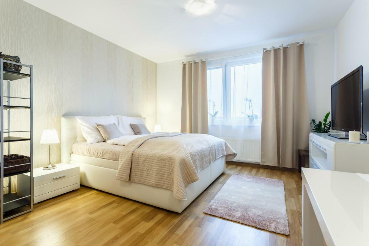 Golden Apartments Rezidence Nova Karolina オストラヴァ エクステリア 写真