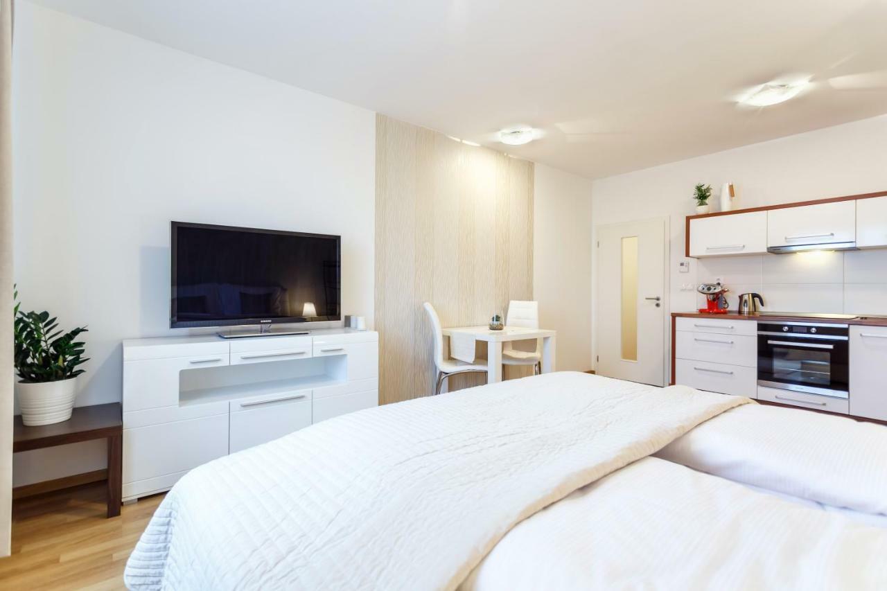 Golden Apartments Rezidence Nova Karolina オストラヴァ エクステリア 写真