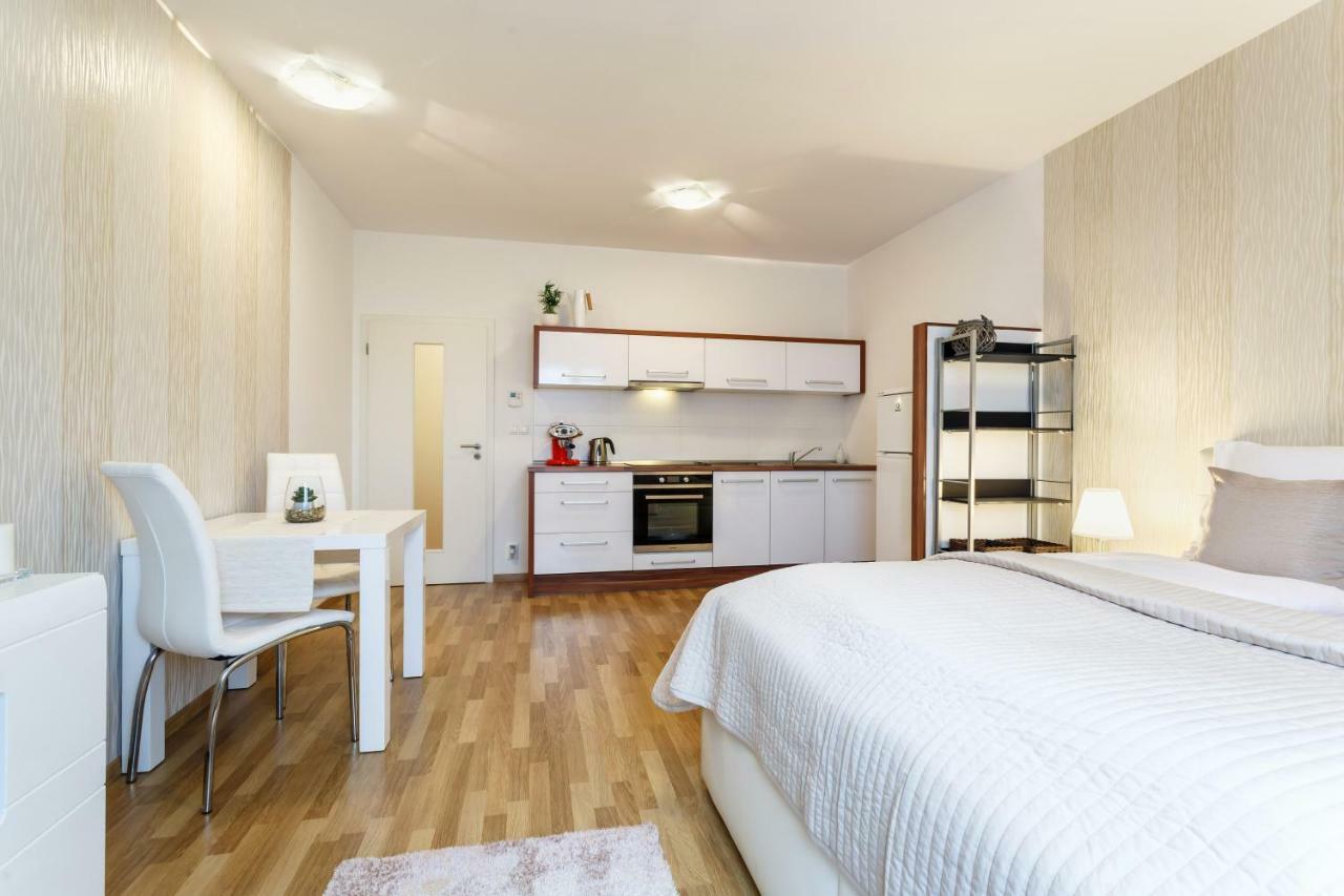 Golden Apartments Rezidence Nova Karolina オストラヴァ エクステリア 写真