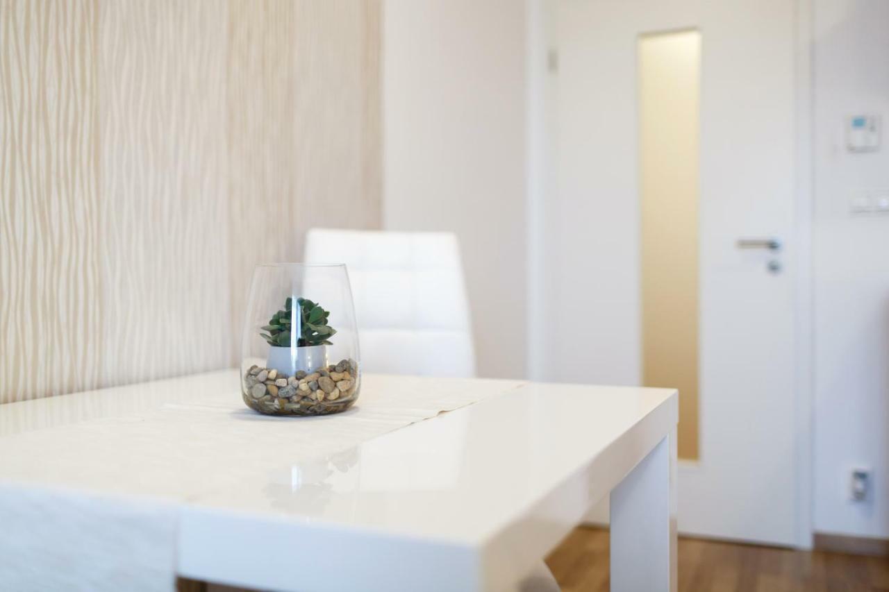 Golden Apartments Rezidence Nova Karolina オストラヴァ エクステリア 写真